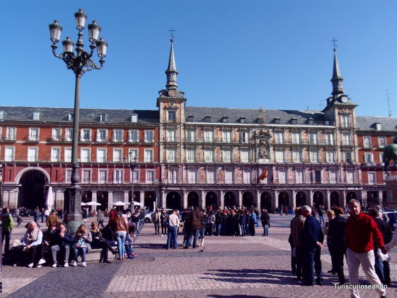 MADRID UNA MAÑANA DE DOMINGO