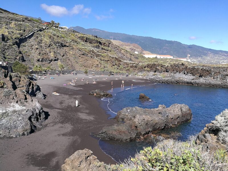 Playa de arena negra de Los Cancajos, en la isla de La Palma