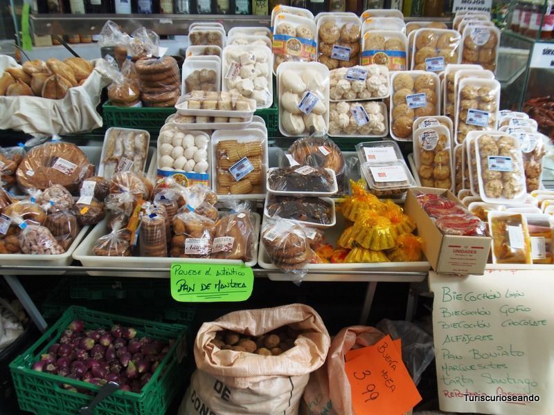 Puesto con varios dulces típicos de La Palma, a la venta en La Recova