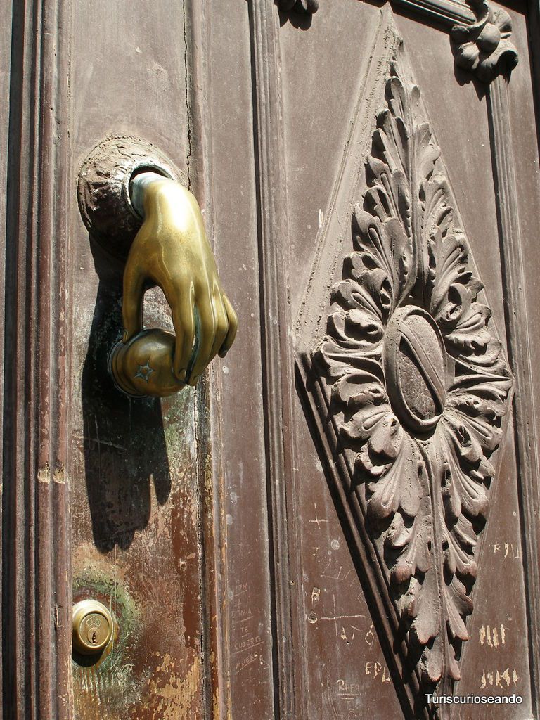 LA VUELTA AL MUNDO EN 10 PUERTAS