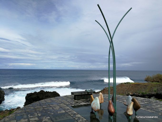 Guía Piscinas de La Fajana y Hotel Faro Punta Cumplida | La Palma. Monumento a la escritora San Mao.