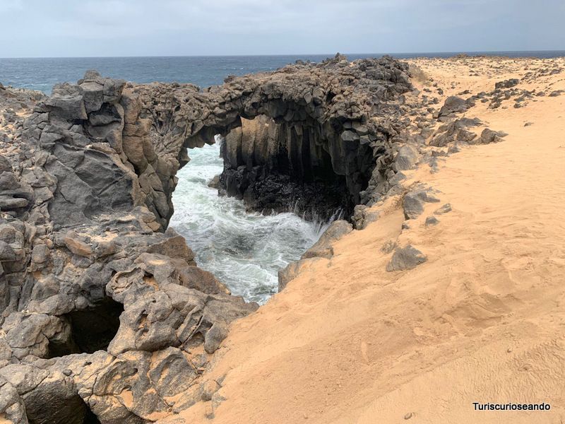 Playa del Ámbar - La Graciosa. Visitar La Graciosa. Turiscurioseando.