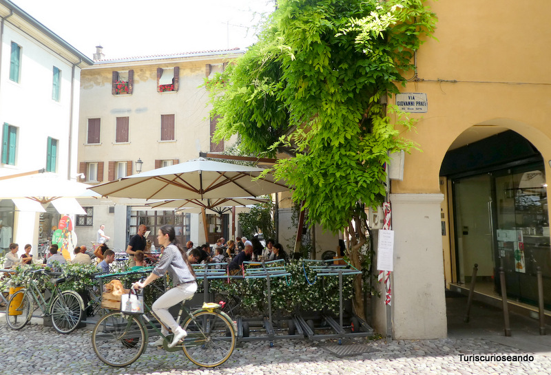 Dónde alojarse en Padua: mejores zonas y hoteles. Es muy fácil pasear por Padua, por ejemplo en bici.