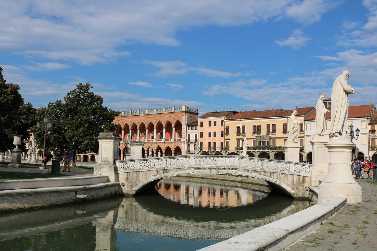 Dónde alojarse en Padua: mejores zonas y hoteles. Prato della Valle
