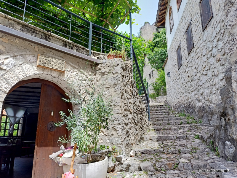 8 días en Bosnia, Croacia, Montenegro y Albania. Calle de Pocitelj