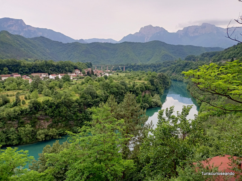 8 días en Bosnia, Croacia, Montenegro y Albania. Paisaje en Bosnia Herzegovina, ruta a Mostar