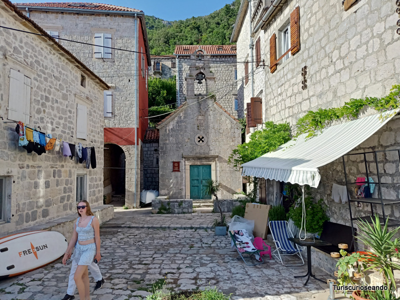 8 días en Bosnia, Croacia, Montenegro y Albania.